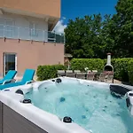Stunning Home In Poljane *