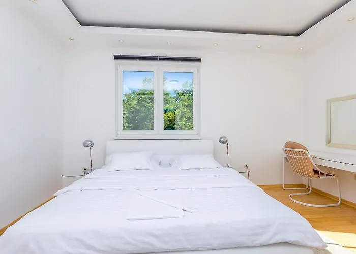 別荘 5 Bedroom Lovely Home In Poljane