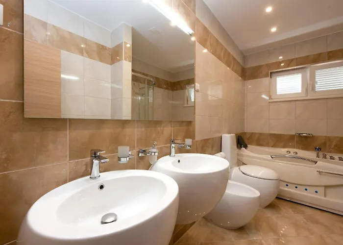 別荘 5 Bedroom Lovely Home In Poljane *
