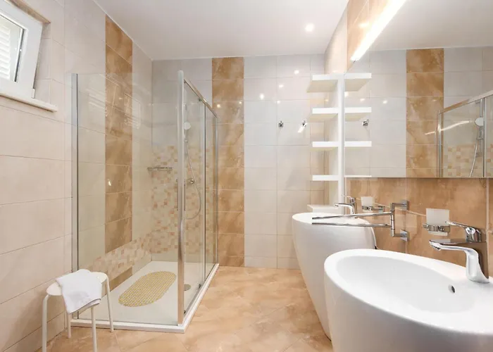 5 Bedroom Lovely Home In Poljane