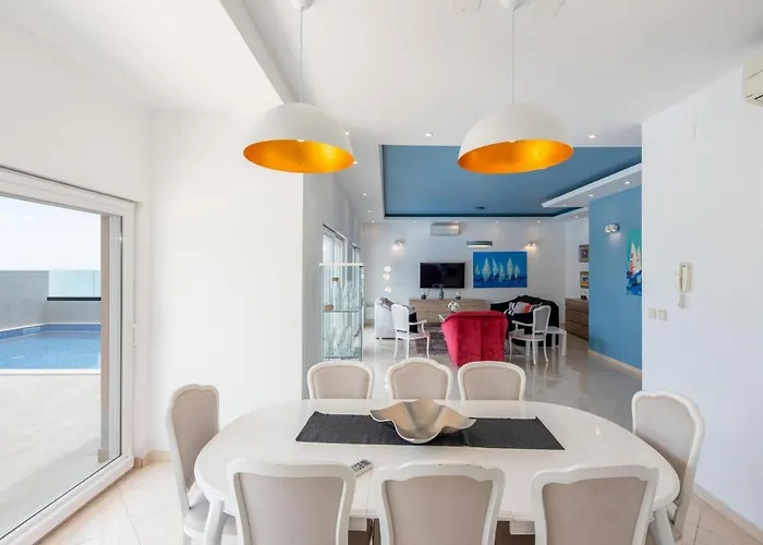 5 Bedroom Lovely Home In Poljane 別荘 *