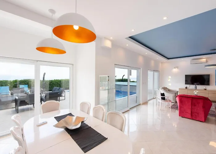 別荘 5 Bedroom Lovely Home In Poljane *