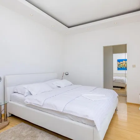 5 Bedroom Lovely Home In Poljane *