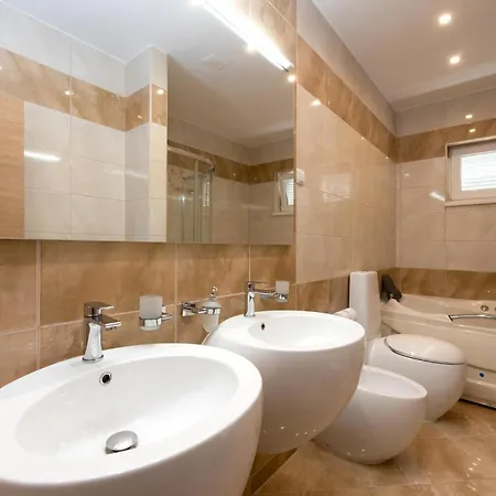 Feriehus 5 Bedroom Lovely Home In Poljane *