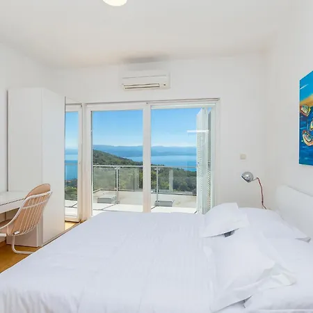 Beautiful In With House Sea View *