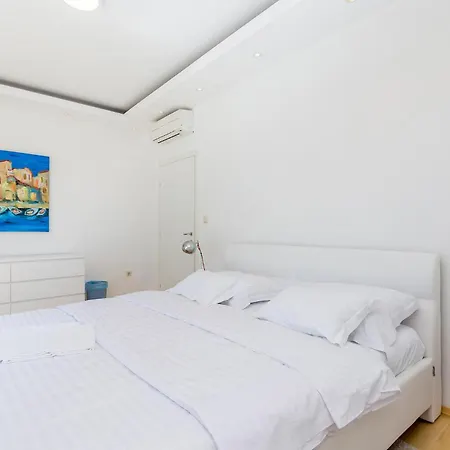 Beautiful In With House Sea View