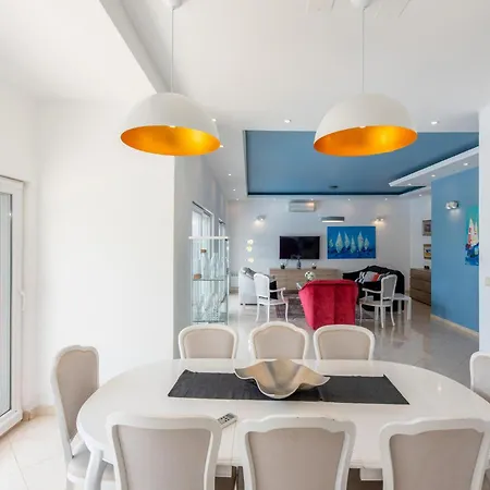 5 Bedroom Lovely Home In Poljane Feriehus *