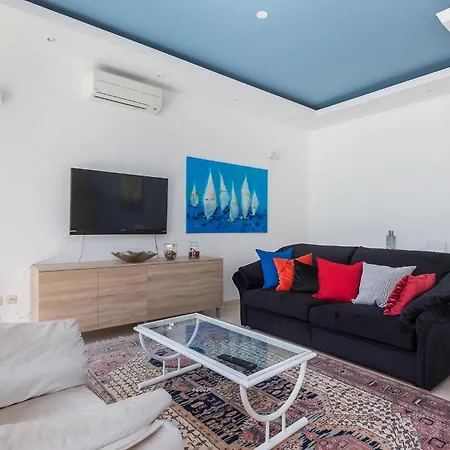 Beautiful In With House Sea View *