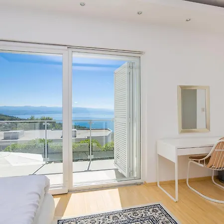 5 Bedroom Lovely Home In Poljane * Poljane