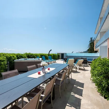 5 Bedroom Lovely Home In Poljane * Poljane