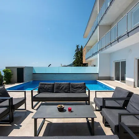 Beautiful In With House Sea View *