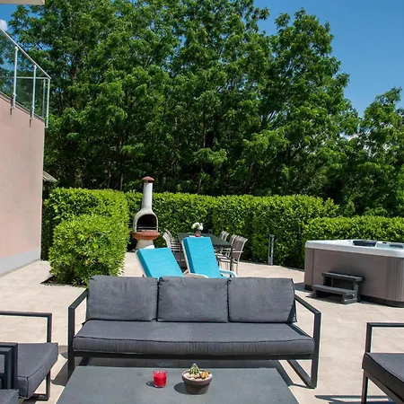 Stunning Home In Poljane