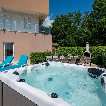 Beautiful In With House Sea View *