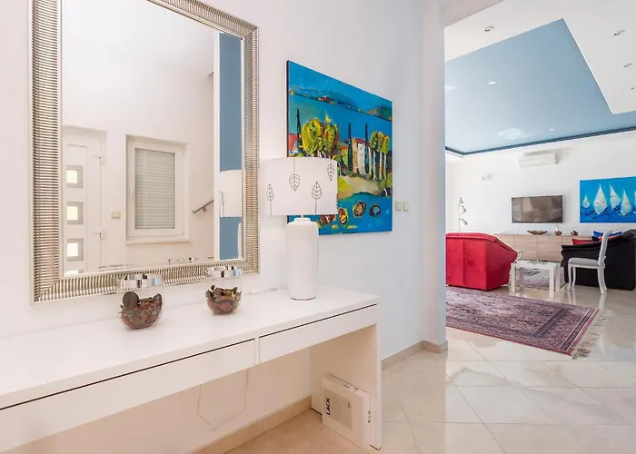 Prázdninový dům 5 Bedroom Lovely Home In Poljane