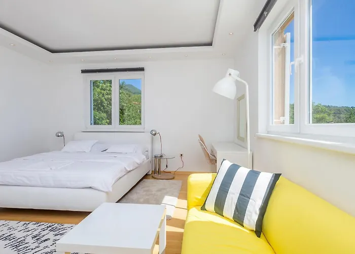 5 Bedroom Lovely Home In Poljane Σπίτι διακοπών *